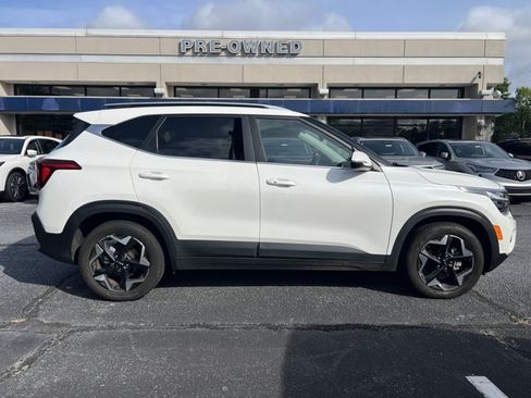 Used 2024 Kia Seltos EX FWD image 6
