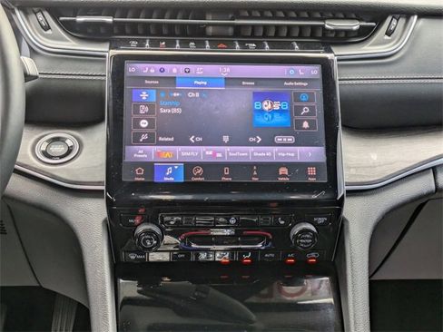 Used 2022 Jeep Grand Cherokee L Limited w/ Black Appearance Package image 15