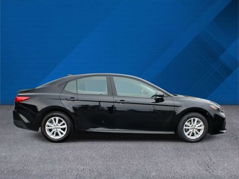 Used 2025 Toyota Camry LE image 10