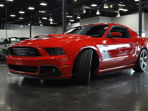 Used 2014 Ford Mustang GT Premium image 3