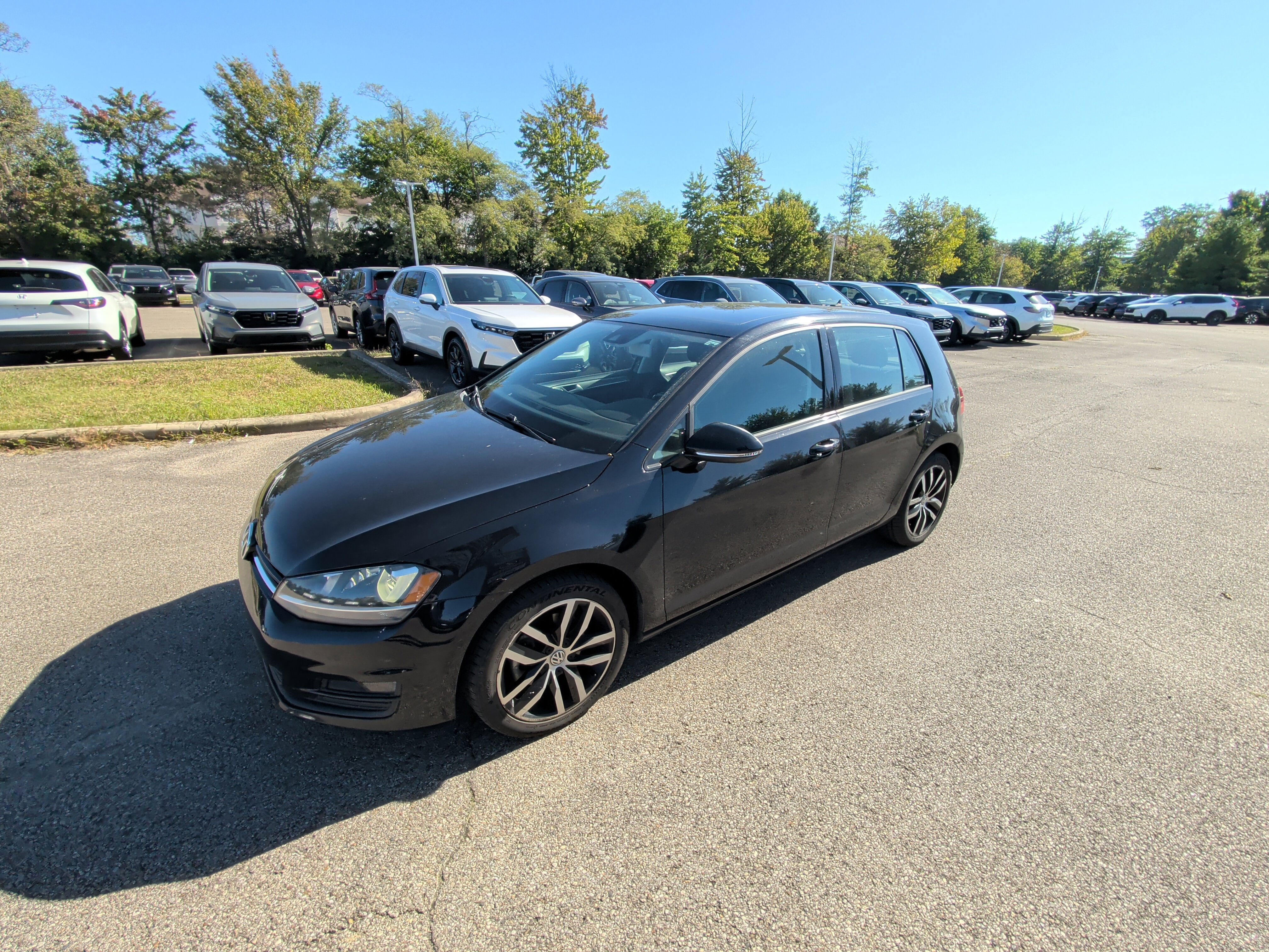 Used 2016 Volkswagen Golf S FWD image 4