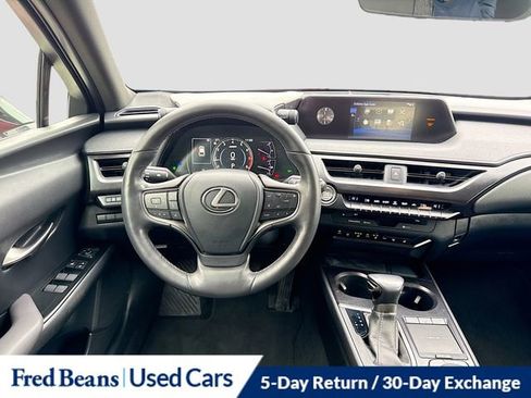 Used 2019 Lexus UX 200 image 25