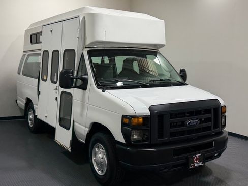 Used 2013 Ford E-350 and Econoline 350 Extended Super Duty RWD image 4
