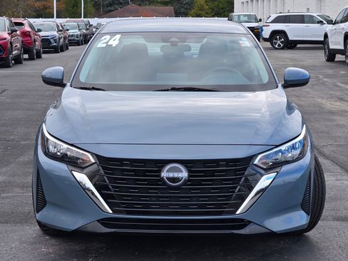 Used 2024 Nissan Sentra SV image 3