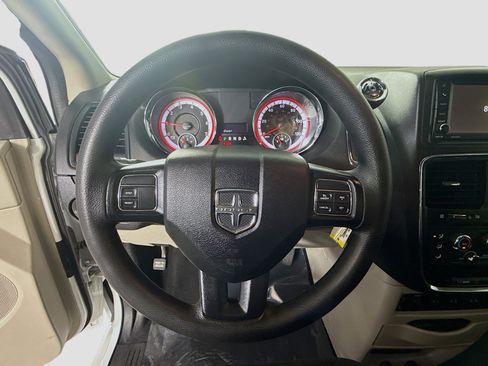 Used 2019 Dodge Grand Caravan SE image 13