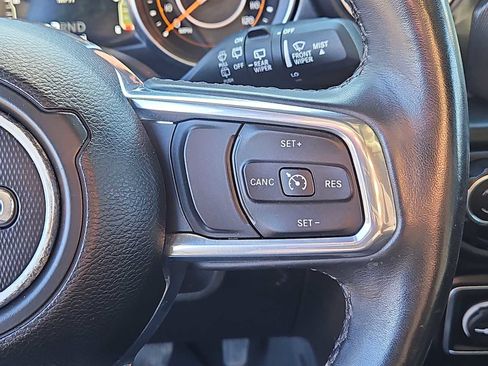 Used 2022 Jeep Wrangler Unlimited Sahara image 25