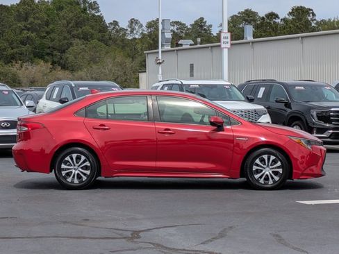 Used 2021 Toyota Corolla LE image 4