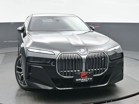 Used 2023 BMW i7 xDrive60 w/ Executive Package 2 image 8