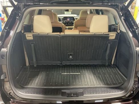 Used 2020 Toyota Highlander Limited image 22