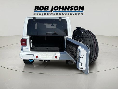 Used 2023 Jeep Wrangler Unlimited Sahara AWD/4WD image 4