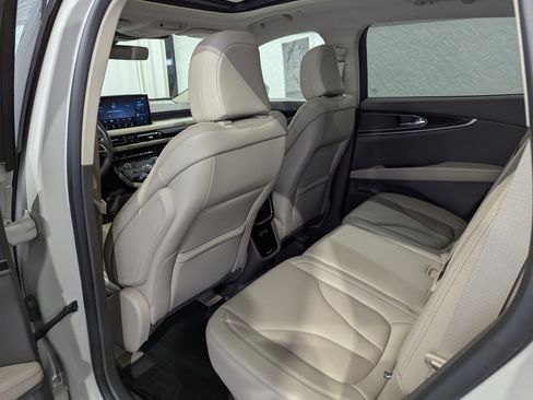 Used 2023 Lincoln Nautilus Reserve AWD/4WD image 11