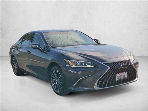 Used 2025 Lexus ES 300h w/ Premium Package FWD image 3