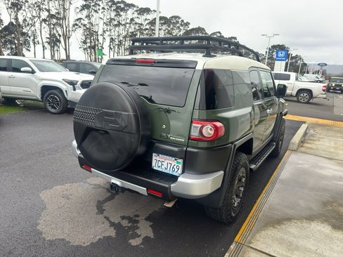 Used 2014 Toyota FJ Cruiser 4WD w/ Upgrade Package image 12
