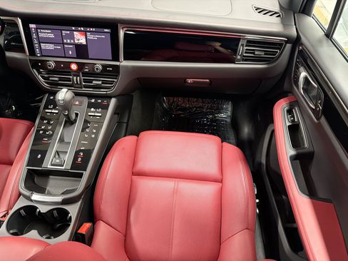 Certified 2026 Porsche Macan AWD/4WD image 18