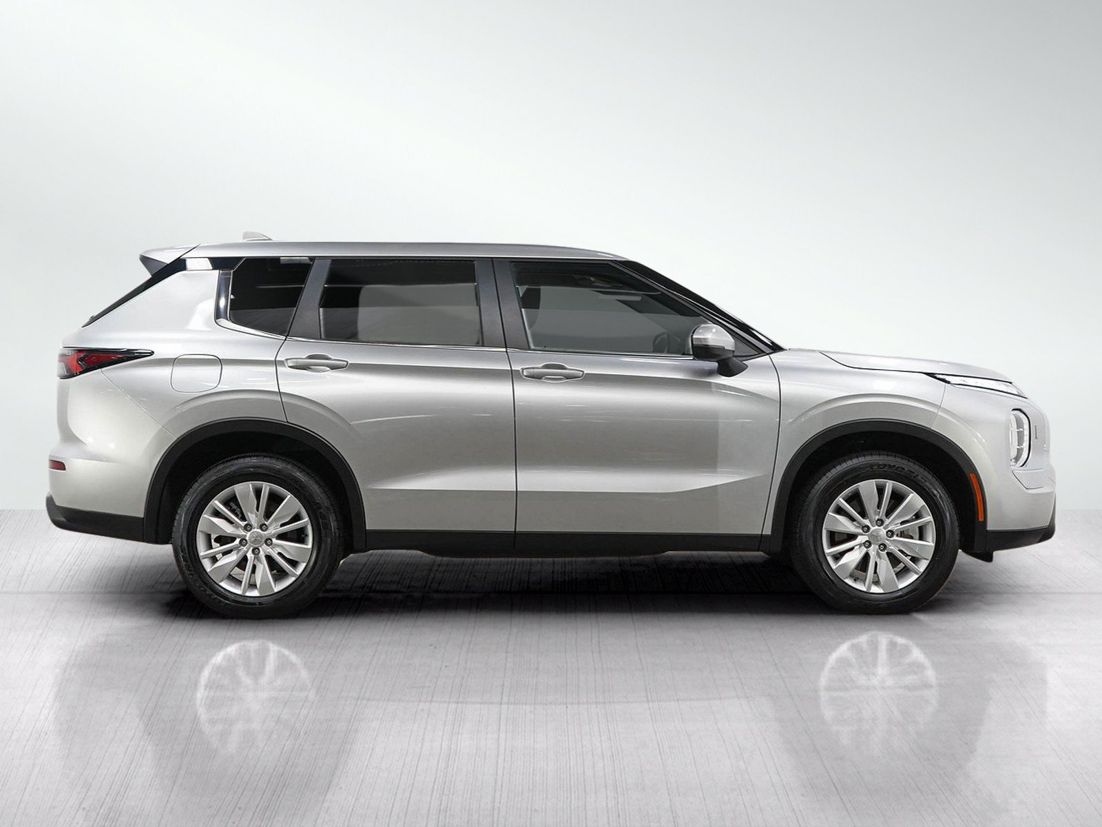 Used 2025 Mitsubishi Outlander ES AWD/4WD image 6