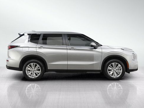 Used 2025 Mitsubishi Outlander ES AWD/4WD image 6