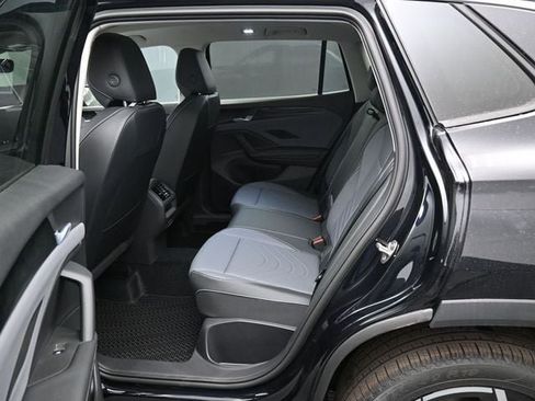 New 2026 Volkswagen Tiguan SE image 11