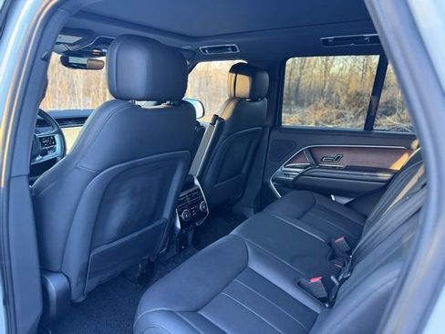 Certified 2025 Land Rover Range Rover SE AWD/4WD image 13