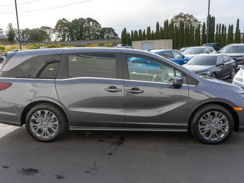 New 2026 Honda Odyssey Touring image 5