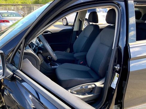 Used 2018 Volkswagen Tiguan S image 7
