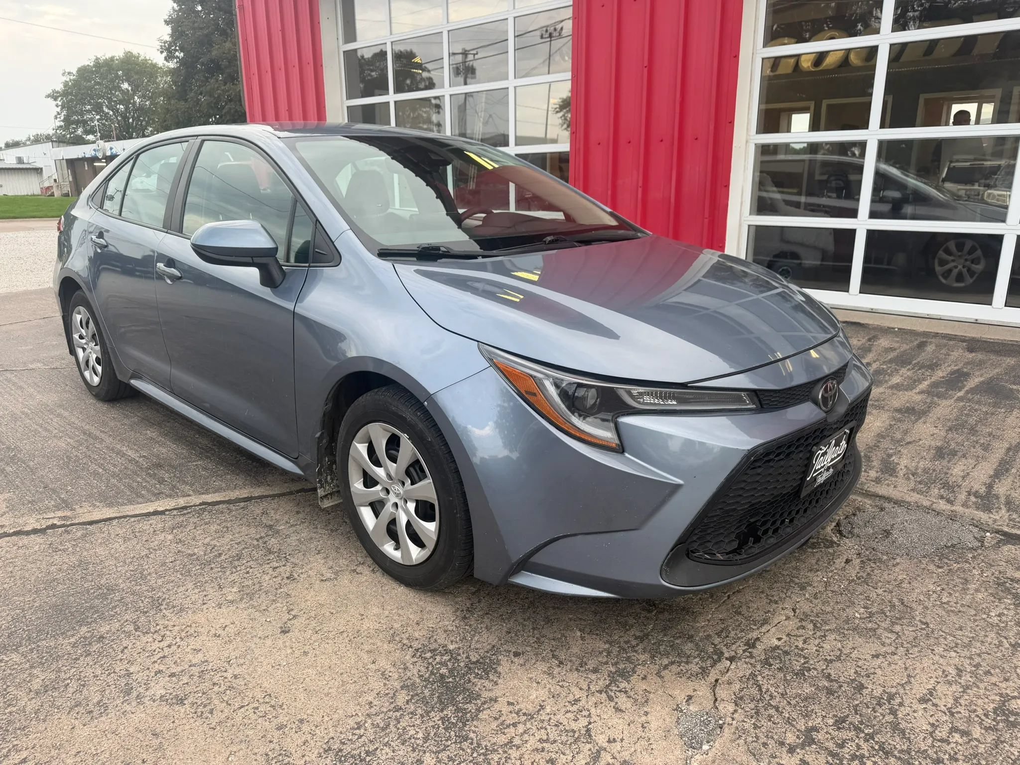 Used 2022 Toyota Corolla LE FWD image 2