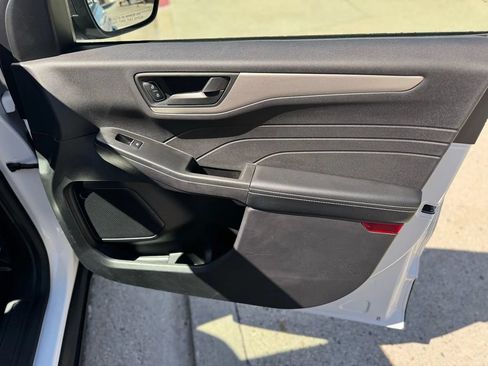 Used 2022 Ford Escape SE FWD image 14