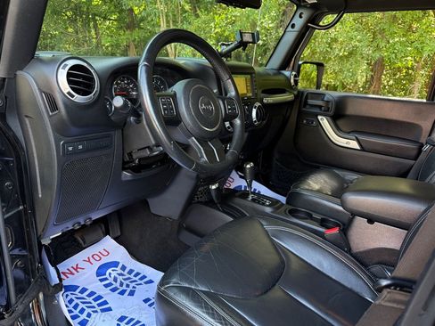 Used 2015 Jeep Wrangler Unlimited Rubicon w/ Dual Top Group AWD/4WD image 37