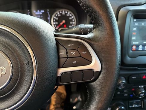 Used 2018 Jeep Renegade Latitude w/ Cold Weather Group AWD/4WD image 18