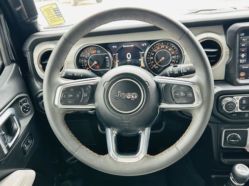 Used 2023 Jeep Wrangler Unlimited Sahara AWD/4WD image 14
