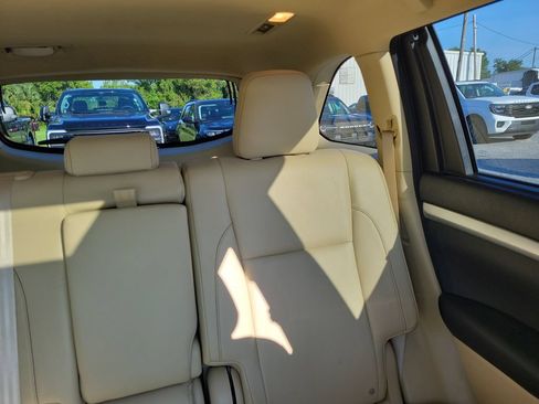 Used 2015 Toyota Highlander XLE FWD image 18