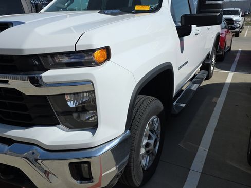 Used 2025 Chevrolet Silverado 2500 LT w/ Convenience Package image 2