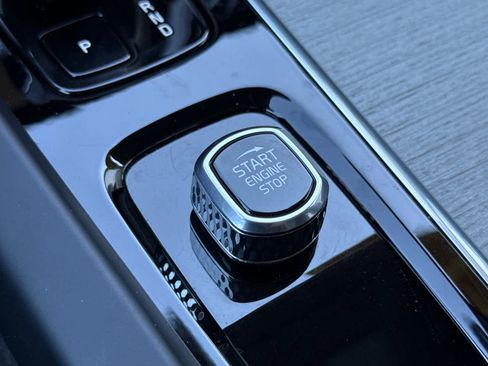 Used 2025 Volvo XC60 B5 Plus image 24