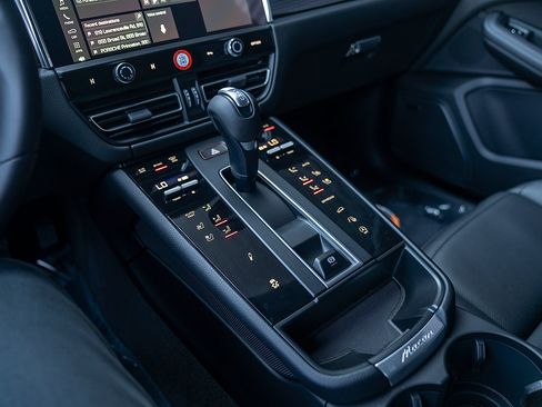 Certified 2026 Porsche Macan Turbo AWD/4WD image 14