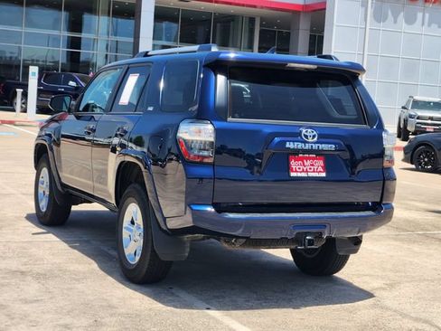 Used 2024 Toyota 4Runner SR5 AWD/4WD image 5