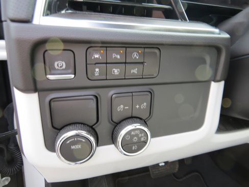 Used 2025 Chevrolet Tahoe Premier image 21