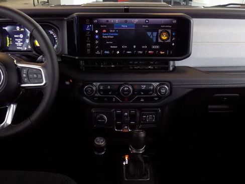 Certified 2025 Jeep Wrangler Unlimited Sahara AWD/4WD image 13