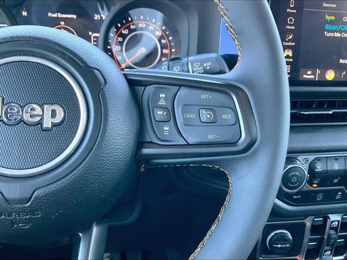 Certified 2024 Jeep Wrangler Willys image 22