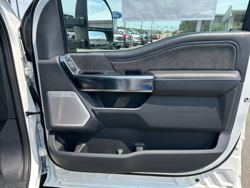 New 2025 Ford F250 Platinum w/ FX4 Off-Road Package image 31