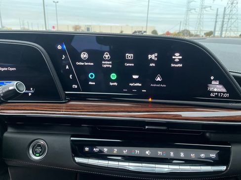 Used 2022 Cadillac Escalade Premium Luxury image 28