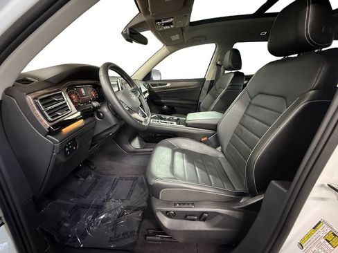 Used 2024 Volkswagen Atlas SEL AWD/4WD image 9