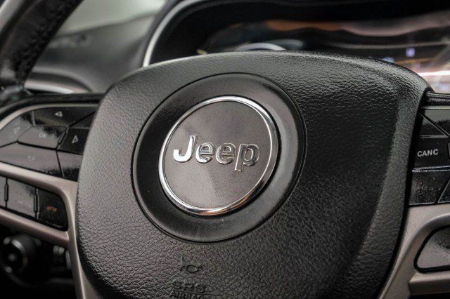 Used 2021 Jeep Cherokee Latitude Plus AWD/4WD image 18