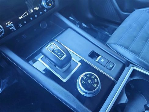 Used 2024 Mitsubishi Outlander SE image 42