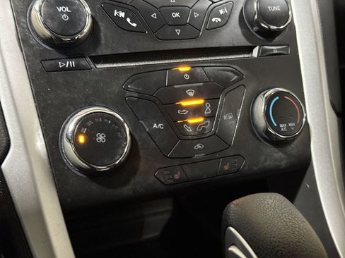 Used 2016 Ford Fusion SE w/ SE Cold Weather Package image 16