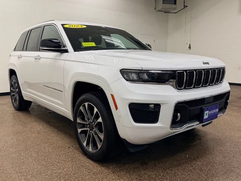 Used 2023 Jeep Grand Cherokee Overland AWD/4WD image 8