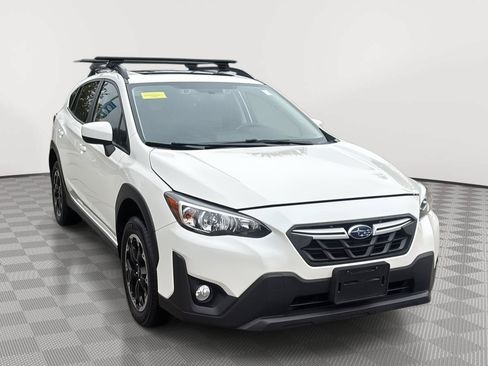 Used 2022 Subaru Crosstrek 2.0i Premium w/ Moonroof Package AWD/4WD image 3