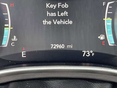 Used 2022 Chrysler Pacifica Touring-L FWD image 22
