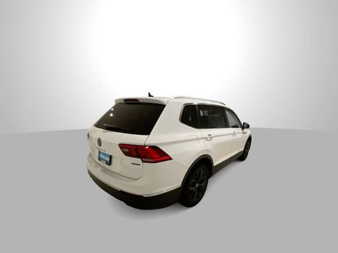 Used 2024 Volkswagen Tiguan SE image 8