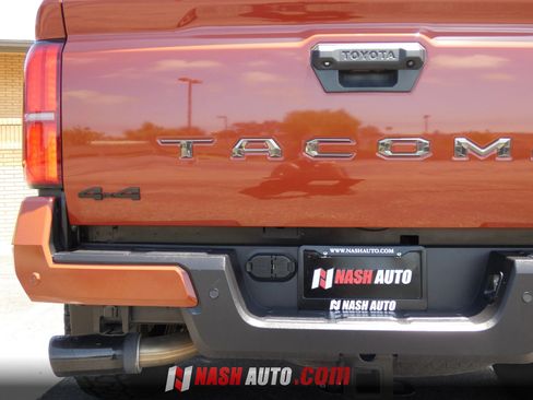 Used 2025 Toyota Tacoma TRD Sport w/ TRD Sport Premium Package AWD/4WD image 11