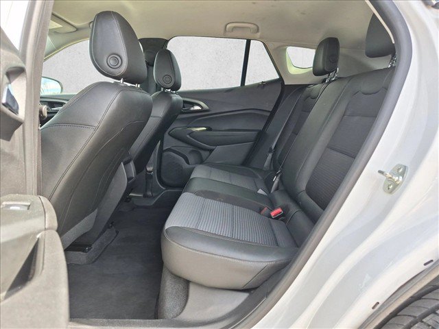 Used 2025 Chevrolet Trax LT FWD image 16