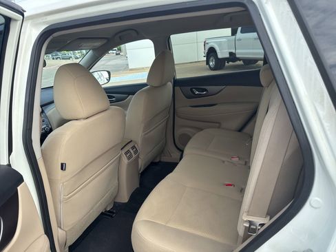 Used 2016 Nissan Rogue SV image 10